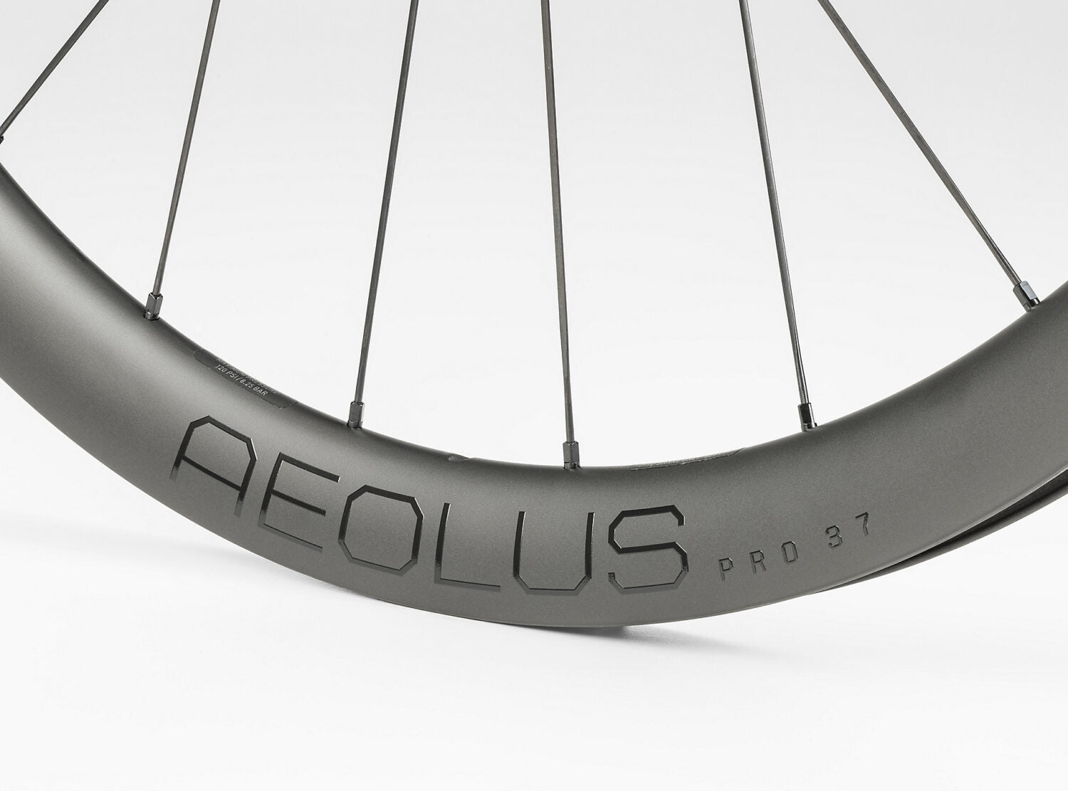 Ruote Bontrager Aeolus Pro 37 TLR Disc – Evolution Bikes IT