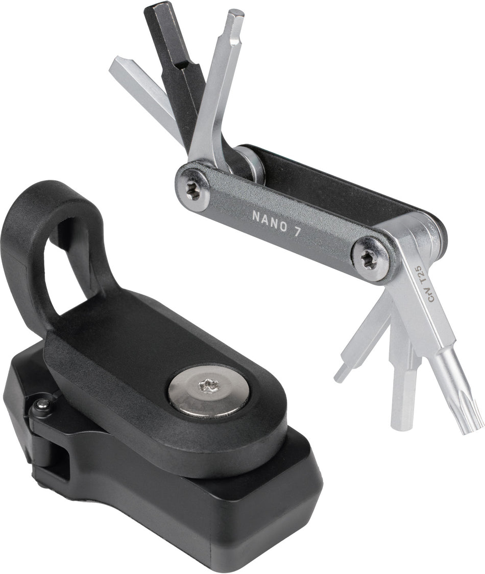 Topeak Ninja+ ToolBox N7 con chiave multiuso Nano 7 e attacchi Ninja Master+ Cage/Frame Mount